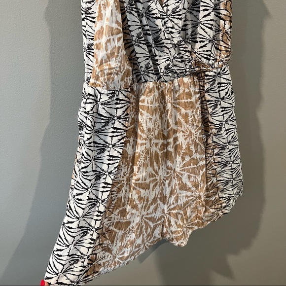BCBGMAXAZRIA Women's Tan White Black Flowy Romper Medium - Picture 8 of 9
